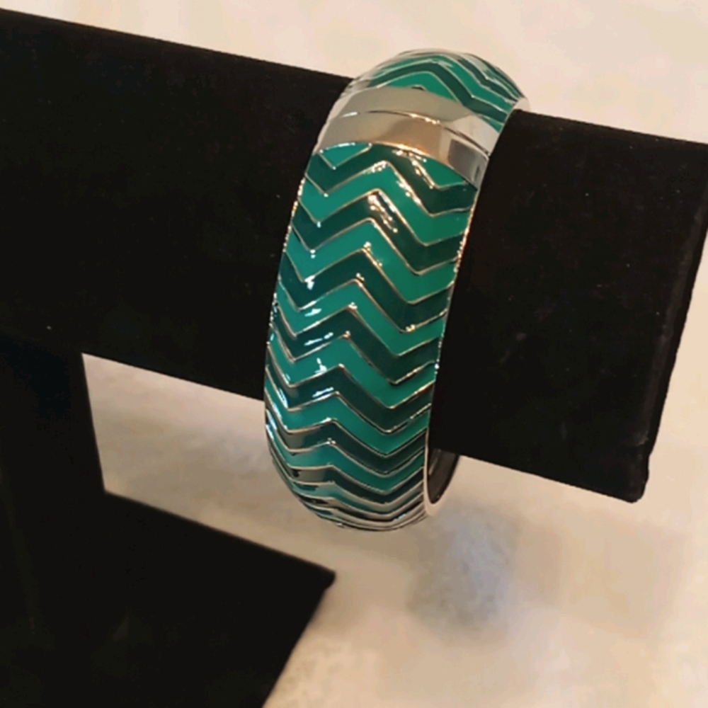Two Tone Green Zigzag Bangle Bracelet